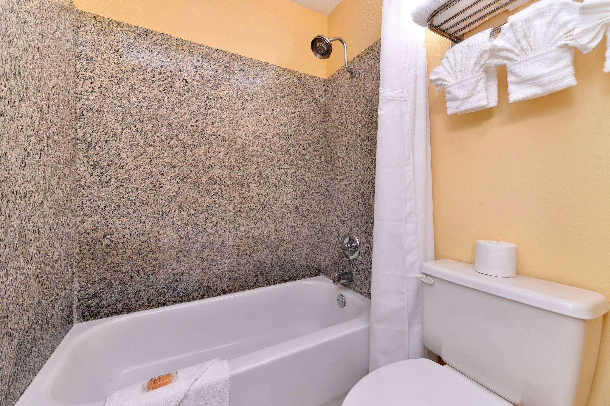Americas Best Value Inn Енгълтън Екстериор снимка